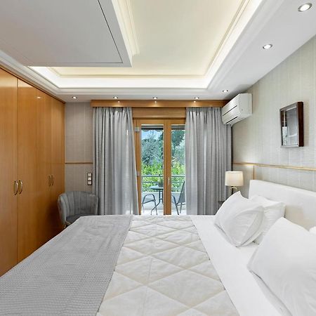 Vouliagmeni'S Elegance By Acropolis Suites Athens Exterior photo