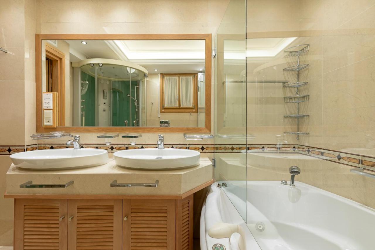 Vouliagmeni'S Elegance By Acropolis Suites Athens Exterior photo