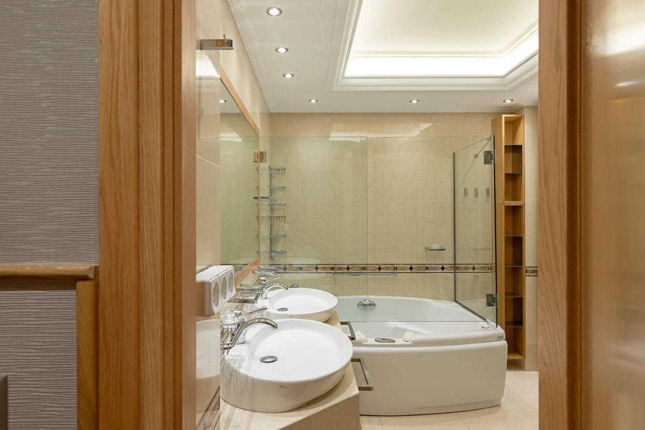 Vouliagmeni'S Elegance By Acropolis Suites Athens Exterior photo